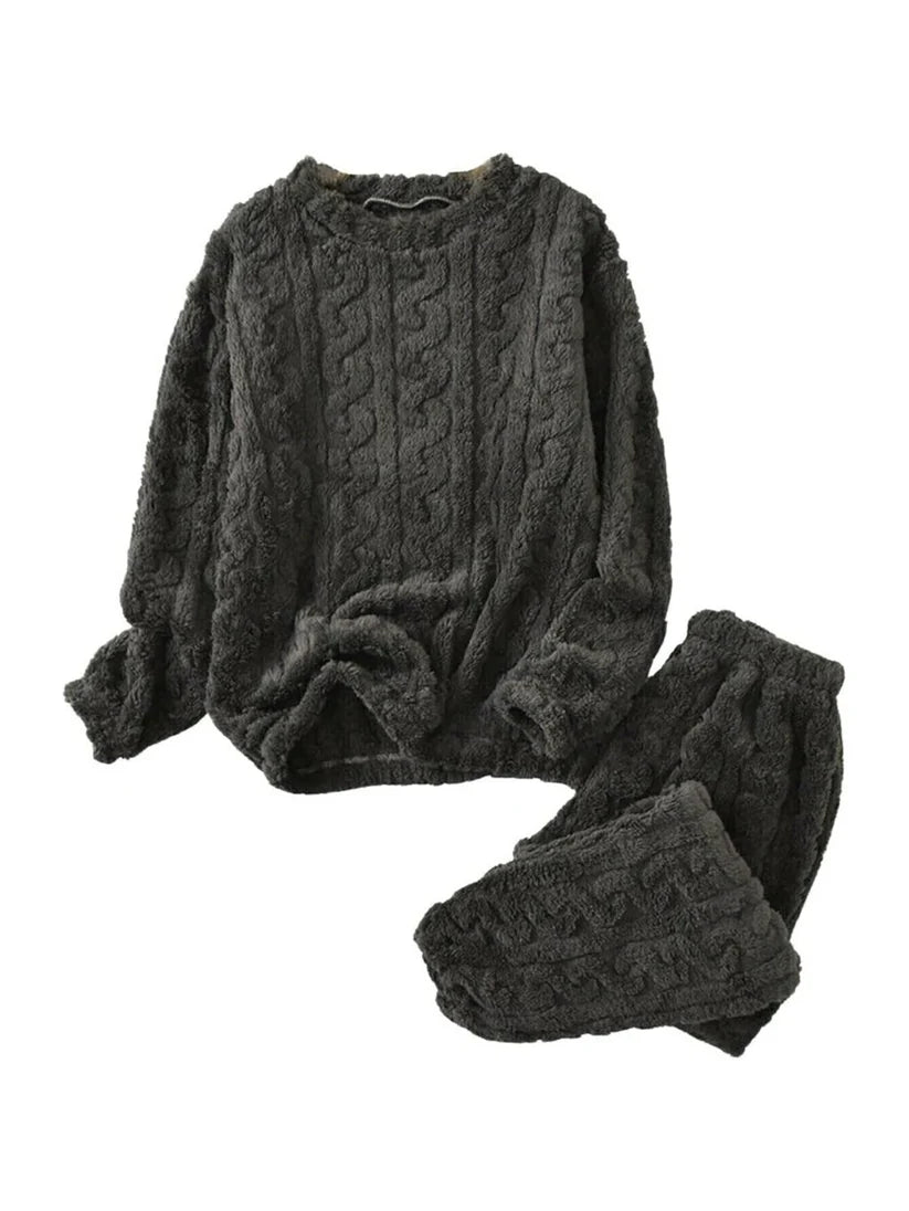 COMBO INVIERNO | Pijama Nube + 3 Pares de Calcetines Térmicos de Regalo