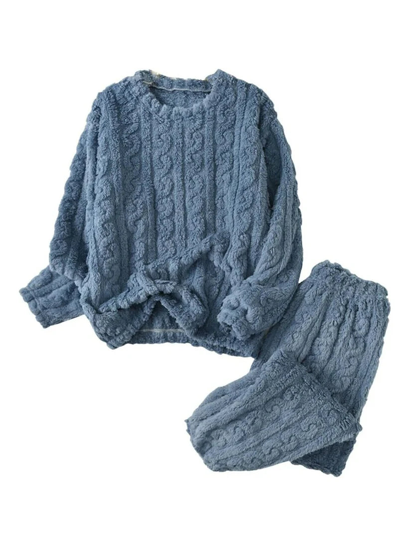 COMBO INVIERNO | Pijama Nube + 3 Pares de Calcetines Térmicos de Regalo