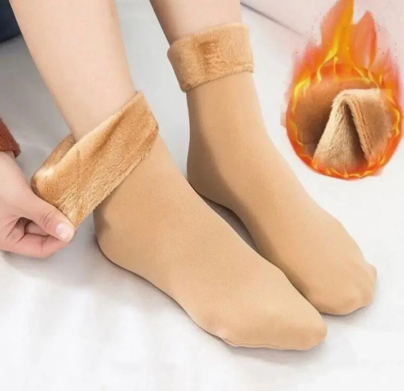 COMBO INVIERNO | Pijama Nube + 3 Pares de Calcetines Térmicos de Regalo