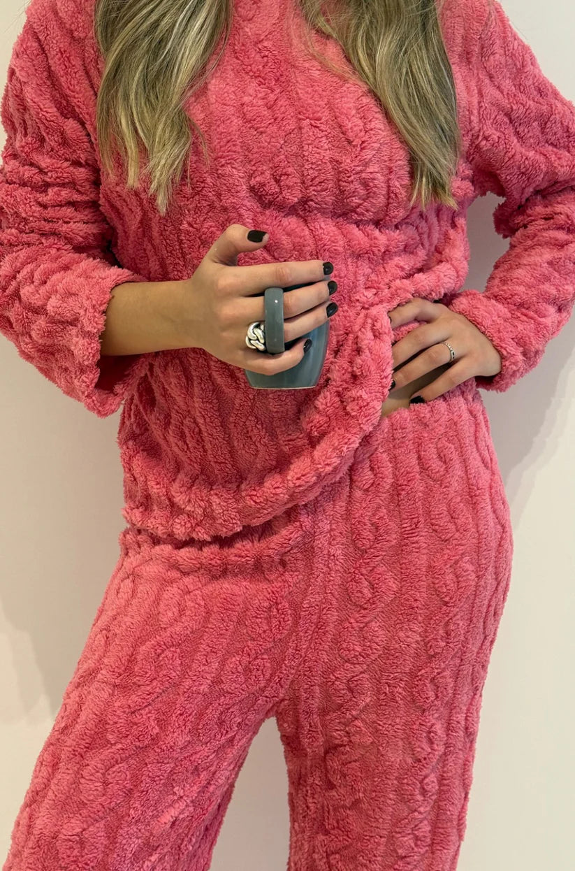 COMBO INVIERNO | Pijama Nube + 3 Pares de Calcetines Térmicos de Regalo